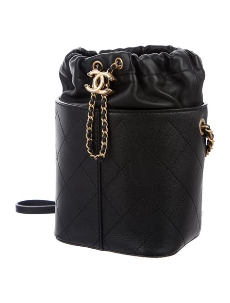 chanel bucket bag review|Chanel’s Fall/Winter 2021 Bags Are Here and These Are Our.